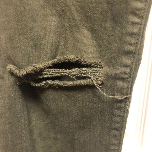 Universal Thread Juniors Destroyed Skinny Jeans - Picture 3 of 8